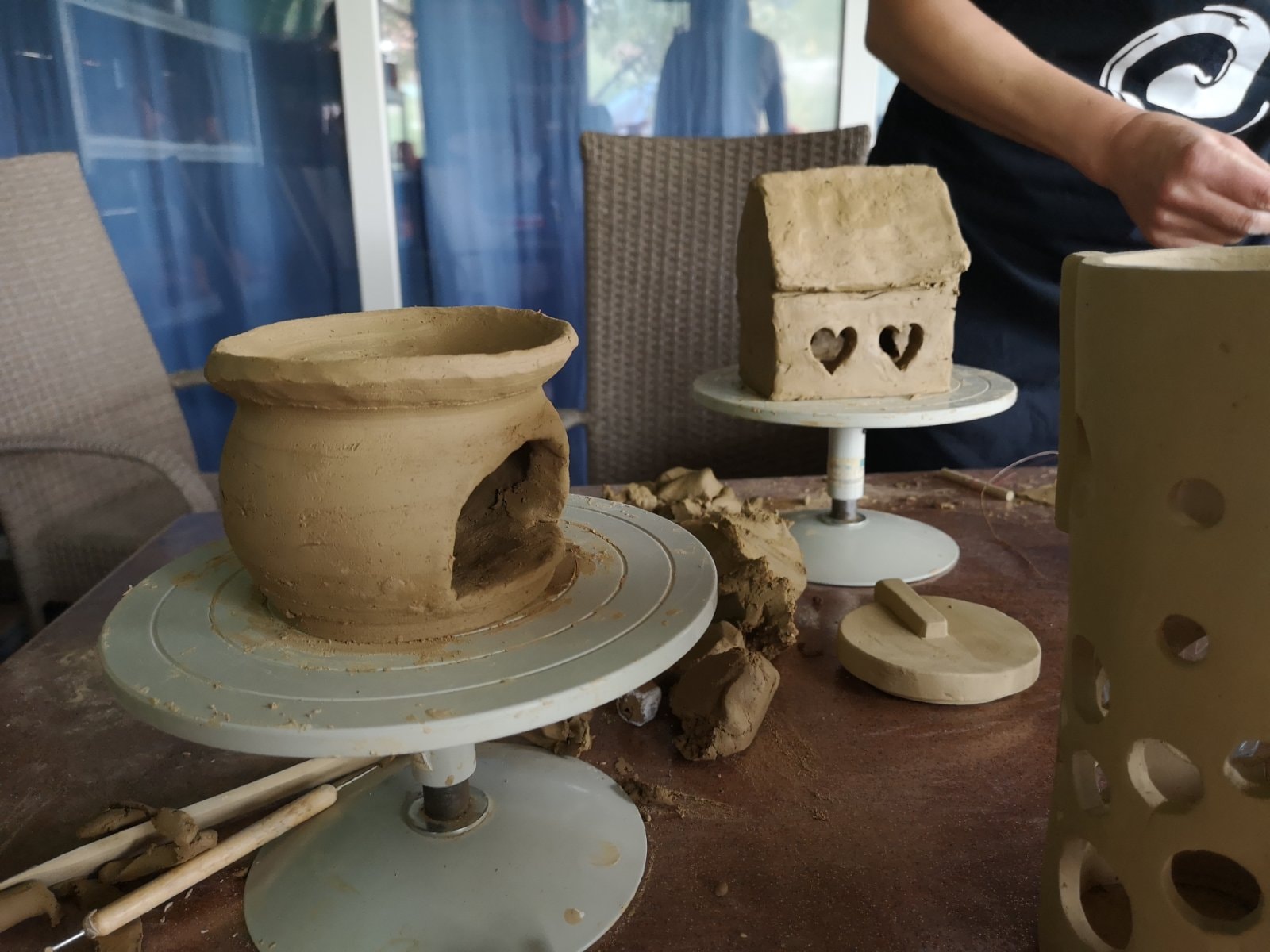 Različite radionice prilagođene interesima korisnika ateljea