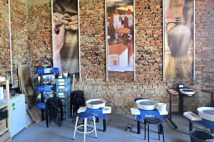 Uređujemo studio u stilu starih lončarskih radionica
